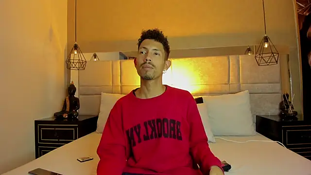NoaahTylor online show from 06/01/26, 01:33