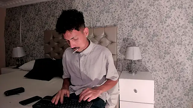 NoaahTylor online show from 04/10/26, 02:07