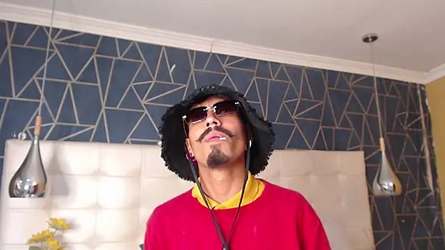 NoaahTylor online show from 02/15/26, 07:02