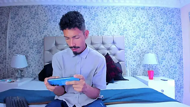 NoaahTylor online show from 03/21/26, 06:12