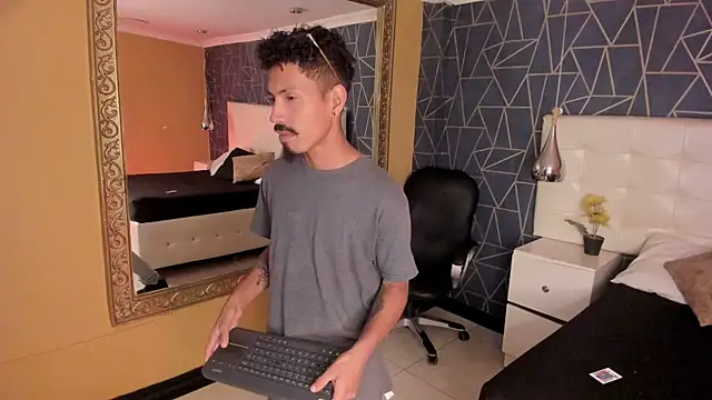 NoaahTylor online show from 03/25/26, 09:14