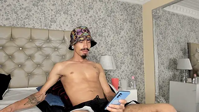 NoaahTylor online show from 04/01/26, 08:26