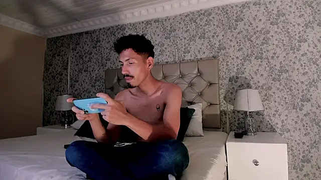 NoaahTylor online show from 04/11/26, 02:52