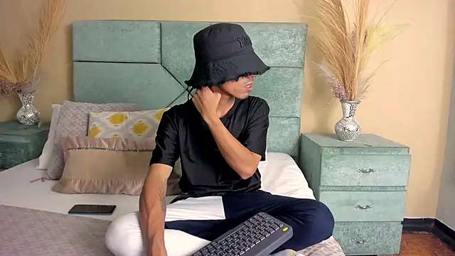 NoaahTylor online show from 05/16/26, 04:44