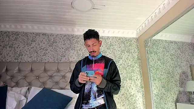 NoaahTylor online show from 04/14/26, 01:21