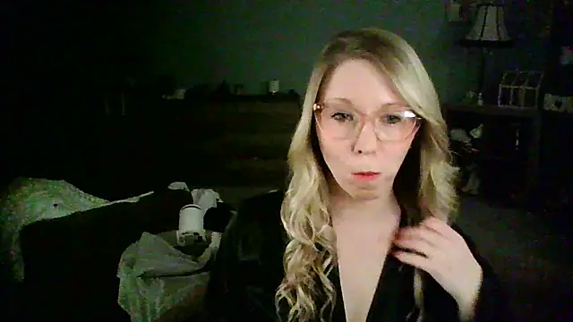 NikkiB653466 online show from 02/19/26, 12:07