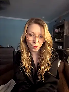 NikkiB653466 online show from 02/11/26, 07:36