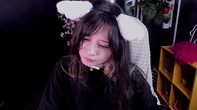 Snapshot of May_Ling chatting on 06/18/26, 11:37 May Ling online show from 06/18/26, 11:37