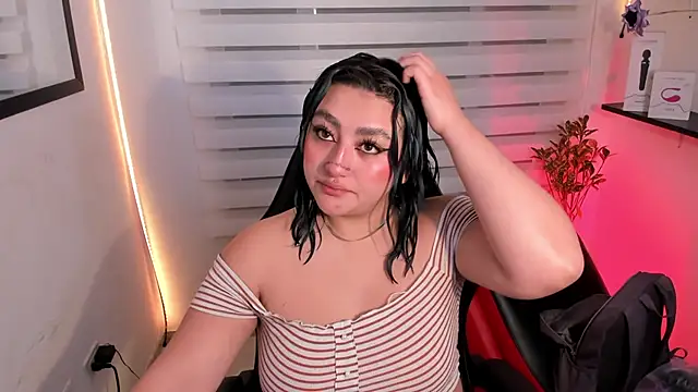 Emily Jonesh online show from 07/14/26, 12:33