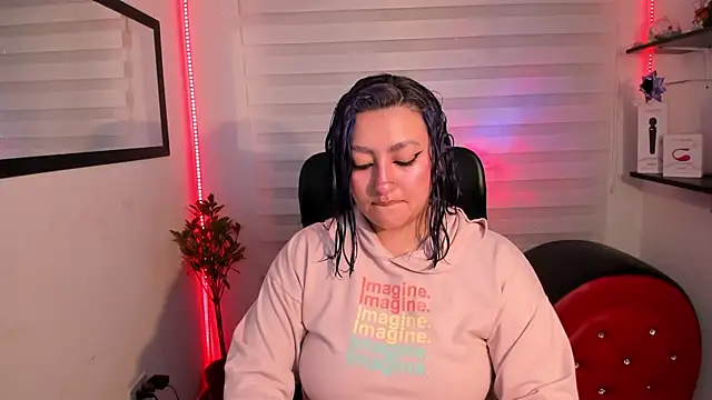 Emily Jonesh online show from 06/07/26, 12:21