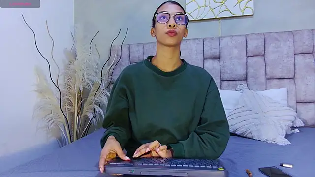 Snapshot of MelanyStone_ chatting on 04/22/26, 12:45 MelanyStone online show from 04/22/26, 12:45