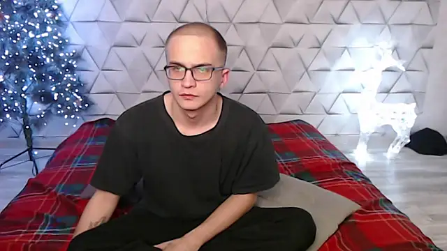 Snapshot of Pure_Aura chatting on 02/13/26, 06:52 Pure Aura online show from 02/13/26, 06:52