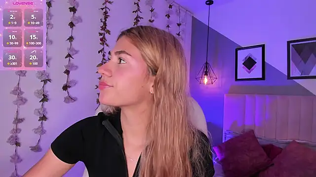 Snapshot of Chris_Velvett chatting on 04/13/26, 06:34 Chris Velvett online show from 04/13/26, 06:34