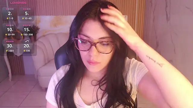 caroline 1s online show from 05/03/26, 03:44