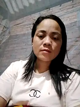 Snapshot of molly-xx chatting on 02/15/26, 07:24 molly-xx online show from 02/15/26, 07:24