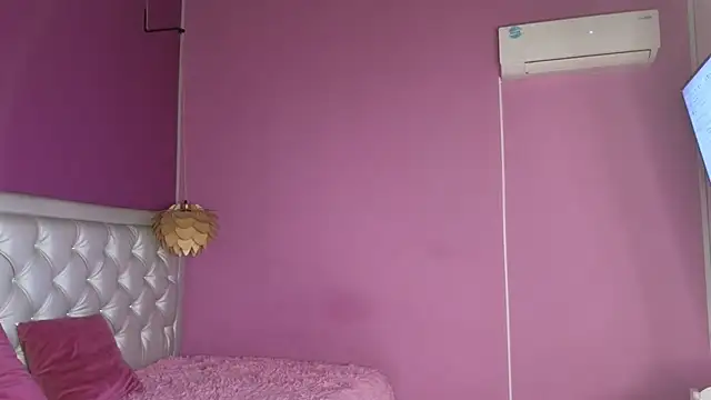 Snapshot of ivonne_heaven chatting on 02/23/26, 07:25 ivonne heaven online show from 02/23/26, 07:25