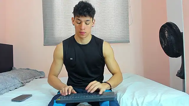 Snapshot of Muscle__Myke chatting on 02/24/26, 12:39 Muscle Myke online show from 02/24/26, 12:39