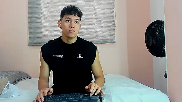 Snapshot of Muscle__Myke chatting on 03/03/26, 12:23 Muscle Myke online show from 03/03/26, 12:23