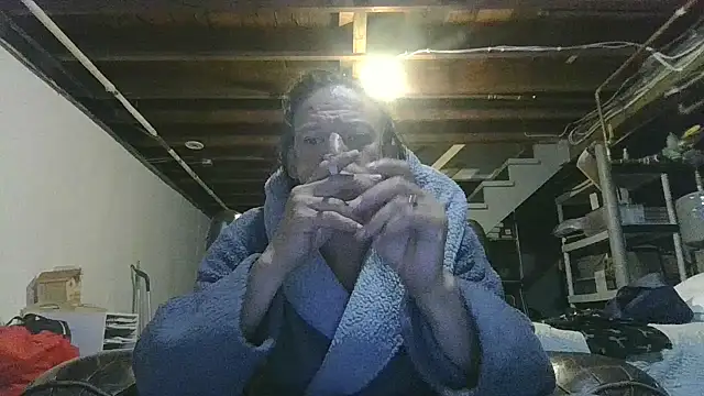Snapshot of ShadowLove85 chatting on 07/04/26, 06:31 ShadowLove85 online show from 07/04/26, 06:31