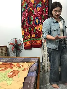 Snapshot of newbaby1 chatting on 02/25/26, 12:11 newbaby1 online show from 02/25/26, 12:11