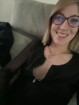 Snapshot of blondie-27 chatting on 05/14/26, 06:05 blondie-27 online show from 05/14/26, 06:05