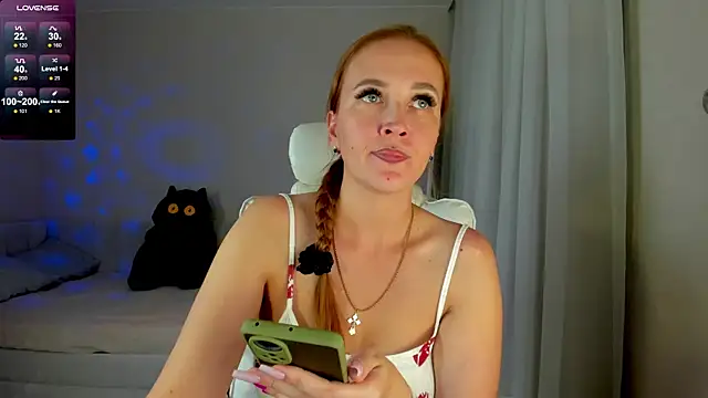 Snapshot of she_wolf chatting on 06/30/26, 03:34 she wolf online show from 06/30/26, 03:34