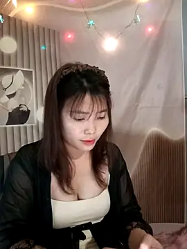 Snapshot of Girl-crazy1 chatting on 02/17/26, 04:43 Girl-crazy1 online show from 02/17/26, 04:43