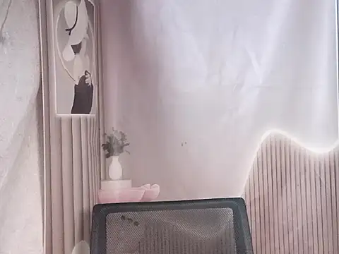 Snapshot of Girl-crazy1 chatting on 03/01/26, 06:57 Girl-crazy1 online show from 03/01/26, 06:57