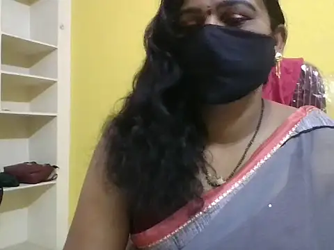 anu-reddyy online show from 04/18/26, 04:37