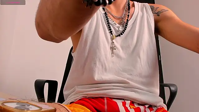 LovexJuxn8 online show from 02/12/26, 07:13