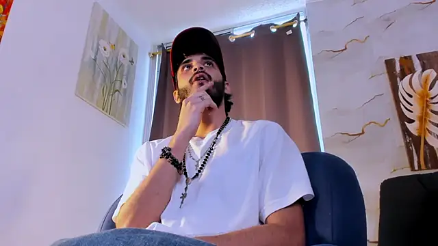 LovexJuxn8 online show from 03/25/26, 08:52