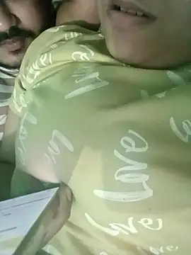 Desiyoungcouple15 online show from 02/19/26, 04:37