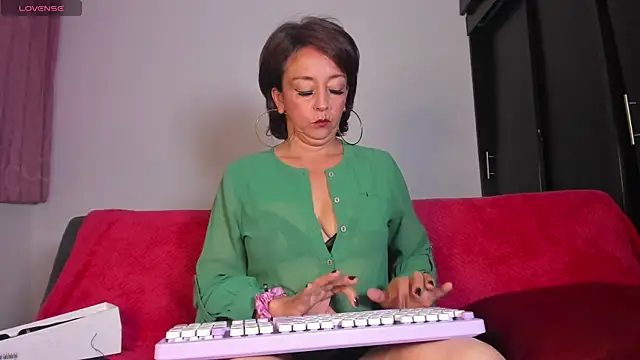 Beatricez1 online show from 05/20/26, 04:42