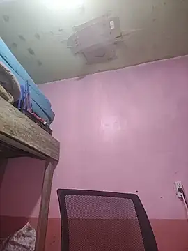 Snapshot of sweety_pie18 chatting on 02/20/26, 12:18 sweety pie18 online show from 02/20/26, 12:18