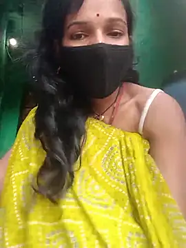 Snapshot of Desi_Couple_P chatting on 06/22/26, 01:22 Desi Couple P online show from 06/22/26, 01:22