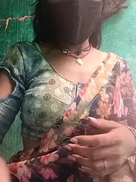 Snapshot of Desi_Couple_P chatting on 06/15/26, 12:38 Desi Couple P online show from 06/15/26, 12:38