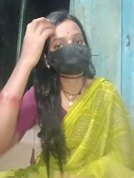 Snapshot of Desi_Couple_P chatting on 05/27/26, 03:41 Desi Couple P online show from 05/27/26, 03:41