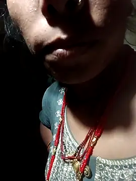 Snapshot of Desi_Couple_P chatting on 05/04/26, 03:15 Desi Couple P online show from 05/04/26, 03:15