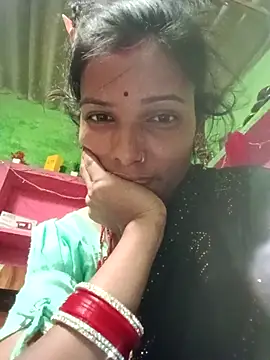 Snapshot of Desi_Couple_P chatting on 05/01/26, 04:12 Desi Couple P online show from 05/01/26, 04:12