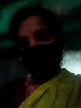 Snapshot of Desi_Couple_P chatting on 06/21/26, 01:17 Desi Couple P online show from 06/21/26, 01:17