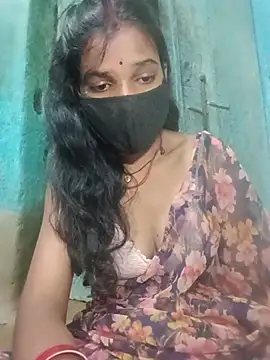 Snapshot of Desi_Couple_P chatting on 06/17/26, 01:21 Desi Couple P online show from 06/17/26, 01:21