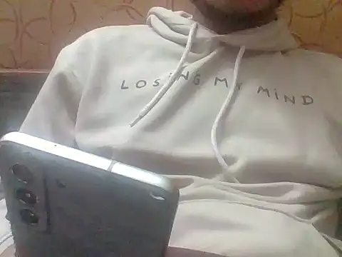 Snapshot of chang_0z chatting on 02/11/26, 01:11 chang 0z online show from 02/11/26, 01:11
