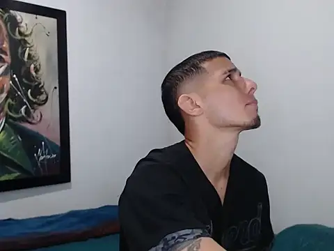 Snapshot of HotSinlge chatting on 02/19/26, 12:35 HotSinlge online show from 02/19/26, 12:35