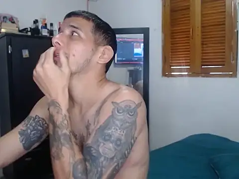 Snapshot of HotSinlge chatting on 02/16/26, 01:43 HotSinlge online show from 02/16/26, 01:43