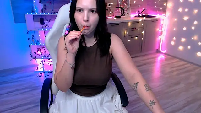 lily milleerr online show from 03/03/26, 07:54