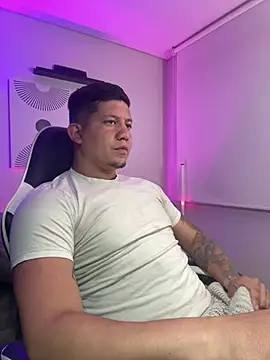  robertobaggioo online show from 04/12/26, 12:08