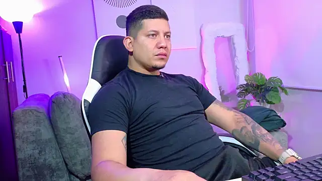  robertobaggioo online show from 06/18/26, 12:54