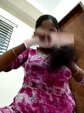 Snapshot of Sexy_Boudi650 chatting on 02/18/26, 03:52 Sexy Boudi650 online show from 02/18/26, 03:52