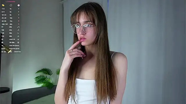 ClarineCasebolt online show from 03/08/26, 11:24