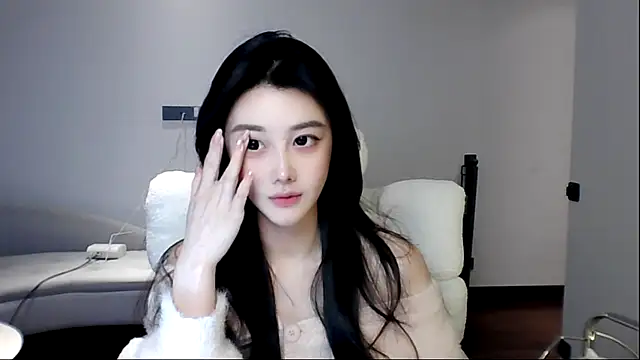 MedeLineayr online show from 03/25/26, 06:07